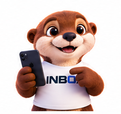 Otti segurando um celular